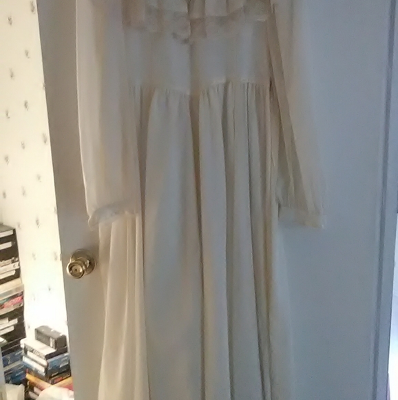 Gunny Sax wedding dress size 12 - Picture 1 of 4